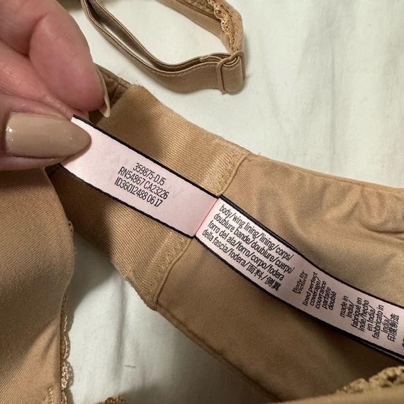 Victoria Secret Body By Victoria Lined Perfect Coverage - Picture 3 of 6